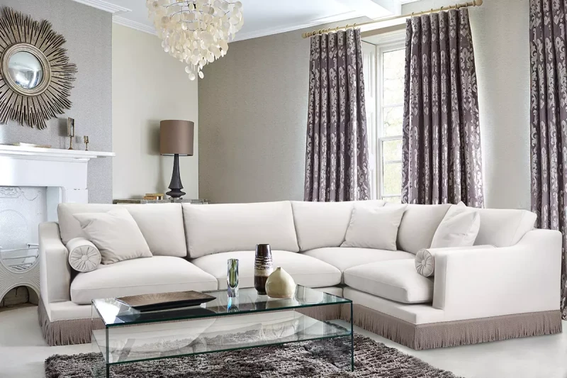 naroznik-z-fredzlami-anita-w-stylu-kolonialnym