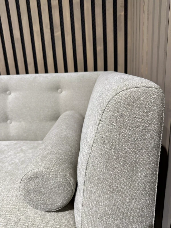 Detale-oparcie-i-wałek-szezlong-Circo