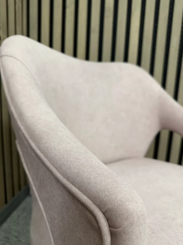 Detale-podłokietnik-krzesło-Delta