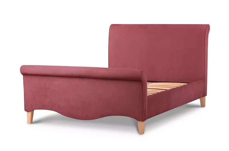 Łóżko-kształtem-przypominające-sanie-Como