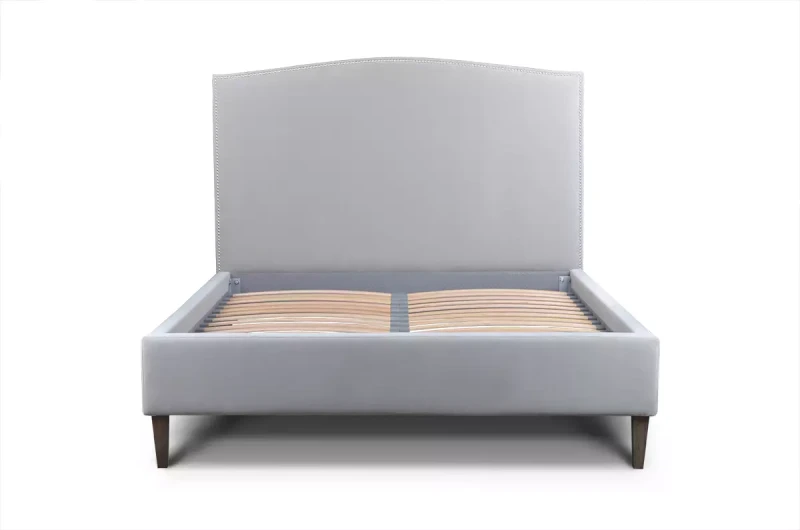 Łóżko-z-pięknie-zaokrąglonym-zagłówkiem-Caldera