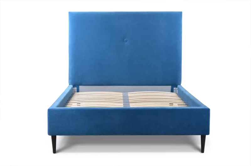 Łóżko-z-charakterystycznym-guzikiem-w-zagłówku-Stilo