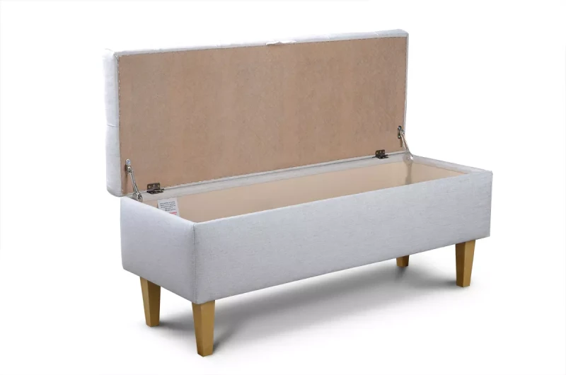 Przestronne-miejsce-do-przechowywania-w-pufie-Klawario