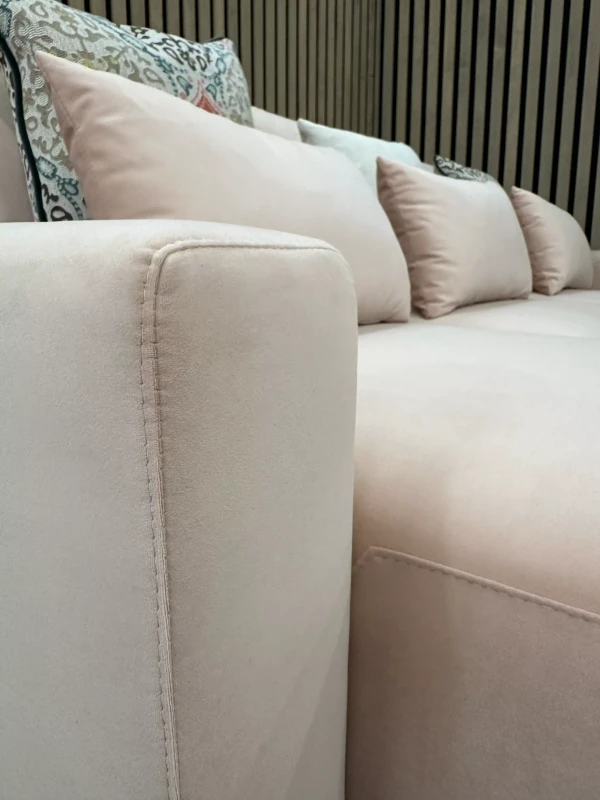 Detale-podłokietnik-narożnik-Roberto