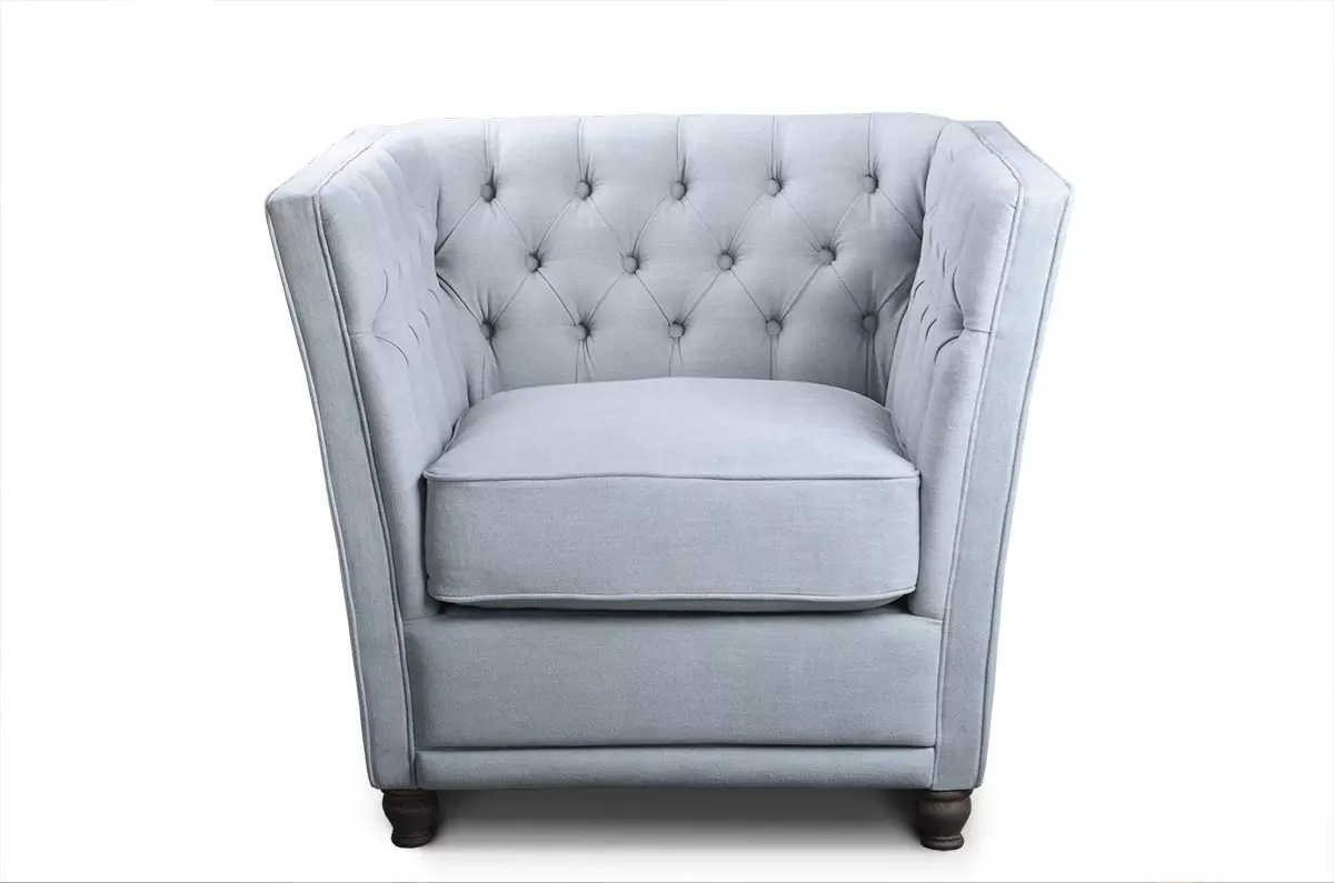 Pikowany fotel w stylu chesterfield z ozdobną lamówką Gandy