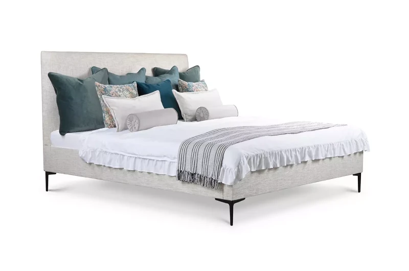 Łóżko-z-wysokim-zagłówkiem-Fiabesco