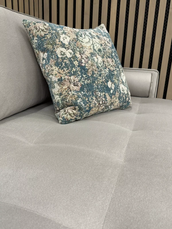 Przeszycia-na-siedzisku-sofa-z-funkcją-spania-Paula