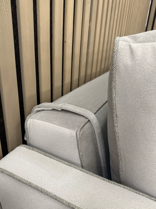 Detale-kompatktowa-sofa-Paula