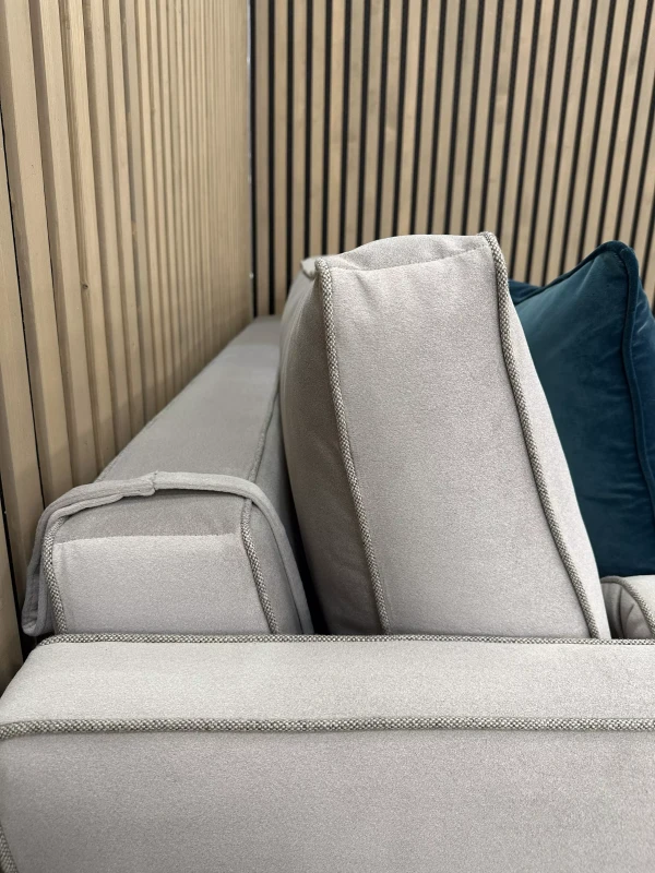 Detale-szycie-rozkładana-sofa-Paula