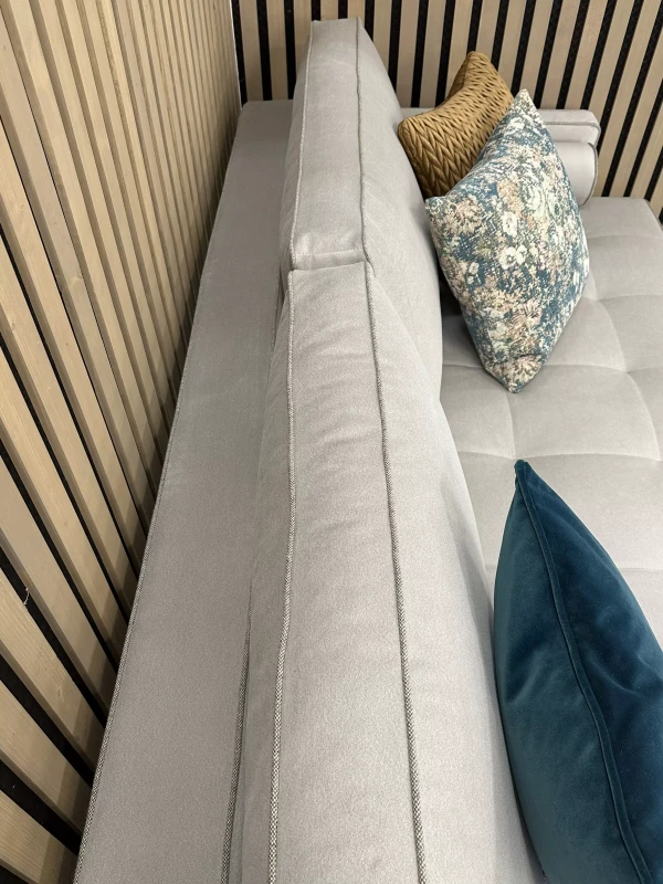 Detale-poduszki-oparciowe-sofa-z-funkcją-spania-Paula