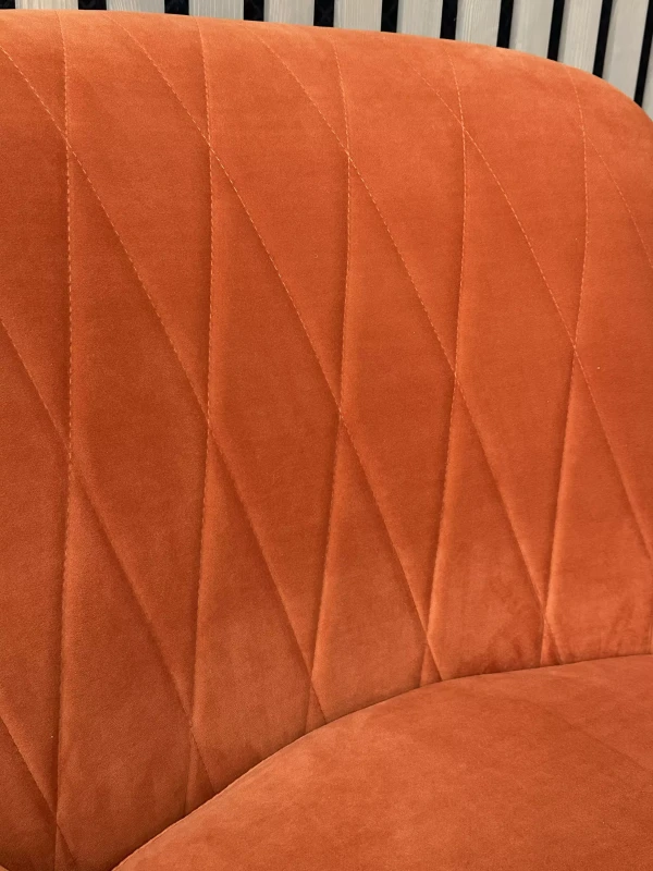 Detale-oparcie-fotela-Arlon