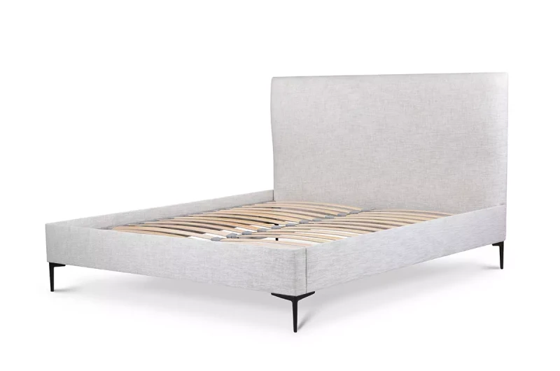 Łóżko-na-wysokich-nogach-Fiabesco