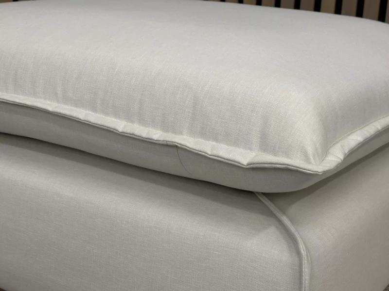 Detale-pufa-Andrea-poduszka