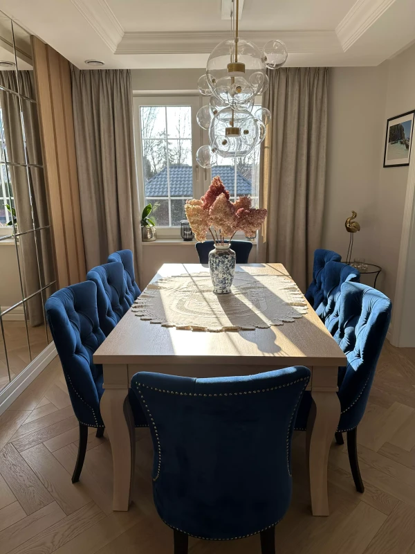 Aranżacja-krzesła-z-gwoździami-Malva