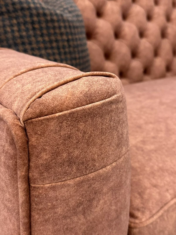 Detale-podłokietnik-sofa-Mercato-zbliżenie