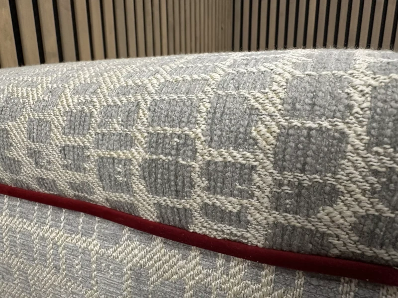 Detale-lamówka-pufa-Edmondo