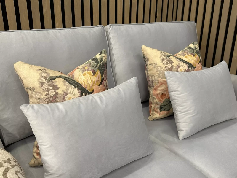 Lamówka-poduszka-oparciowa-sofa-Susanna