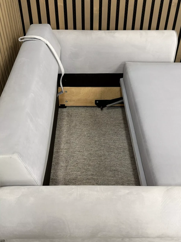 Schowek-na-poduszki-dekoarcyjne-sofa-Susanna