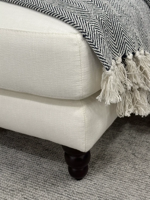 Pufa-w-stylu-prowansalskim-Amanda