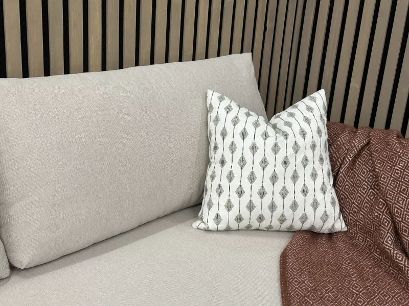 Detale-poduszka-oparciowa-sofa-Amelia