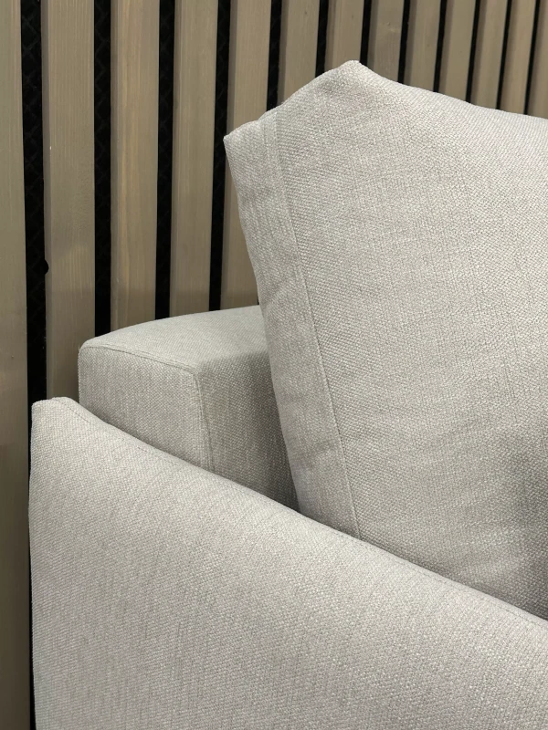 Detale-sofa-z-funkckją-spania-Amelia-poduszka-oparciowa