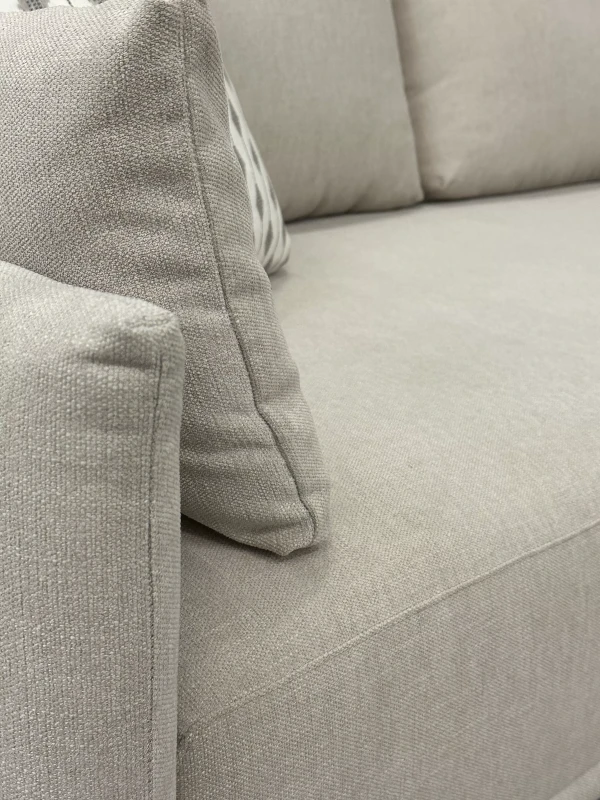 Detale-podłokietnik-sofa-z-funkcją-spania-Amelia