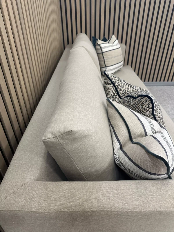 Detale-poduszki-oparciowe-sofa-Marlo