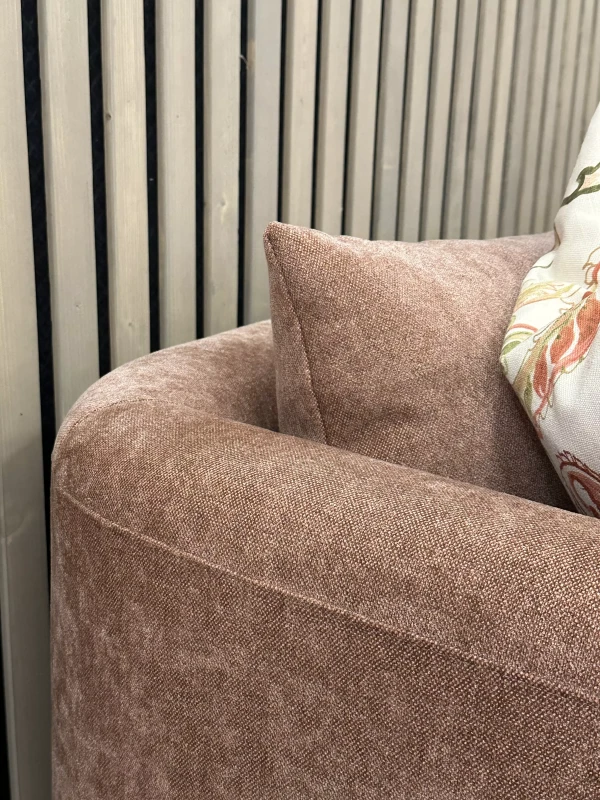 Detale-oparcie-zaokrąglona-sofa-Emilio