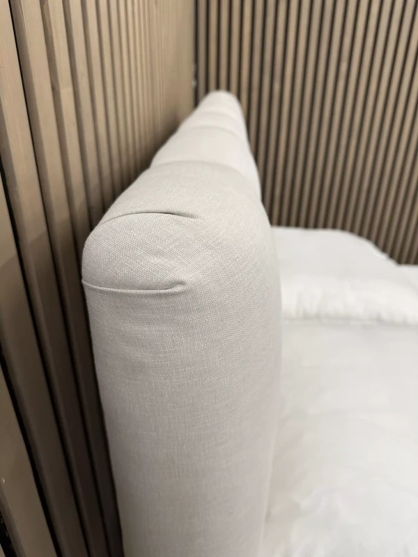 Detale-łóżko-z-pojemnikiem-z-panelami-Lorena