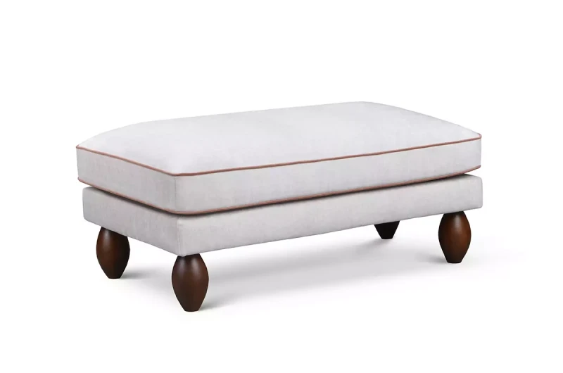 Pufa-na-toczonych-nogach-w-stylu-kolonialnym-Anita