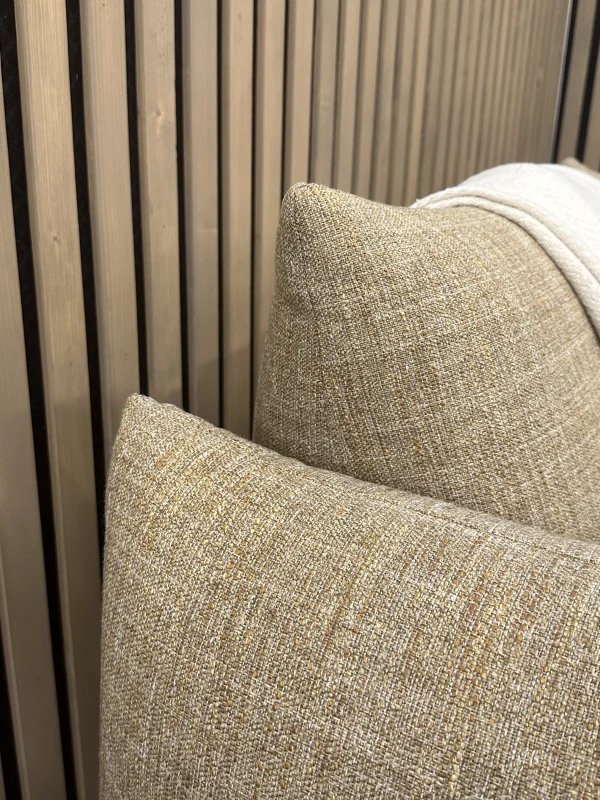 Detale-podłokietnik-sofa-w-stylu-nowoczesnym-Fabrizio