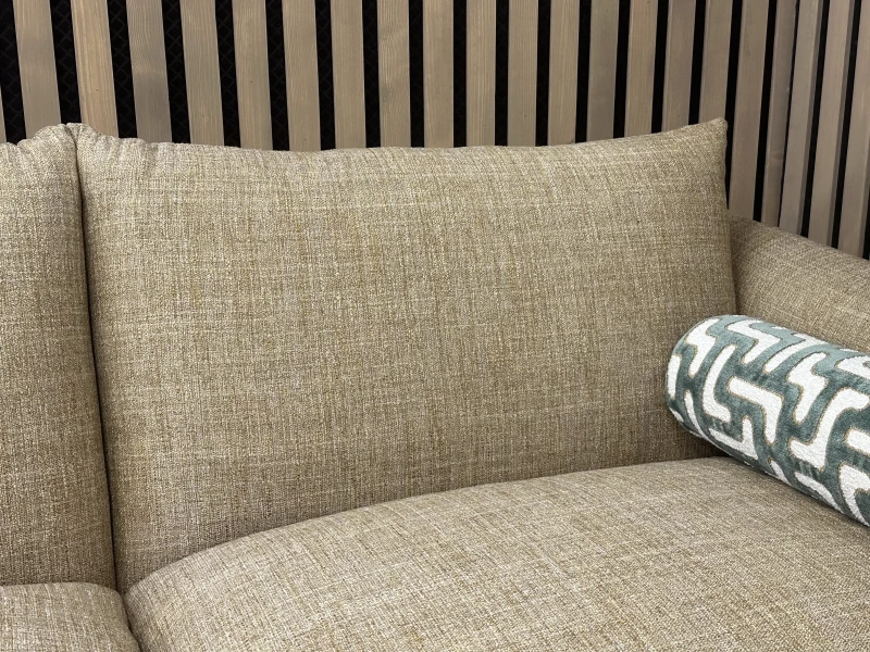 Detale-oparcie-komfortowa-sofa-Fabrizio