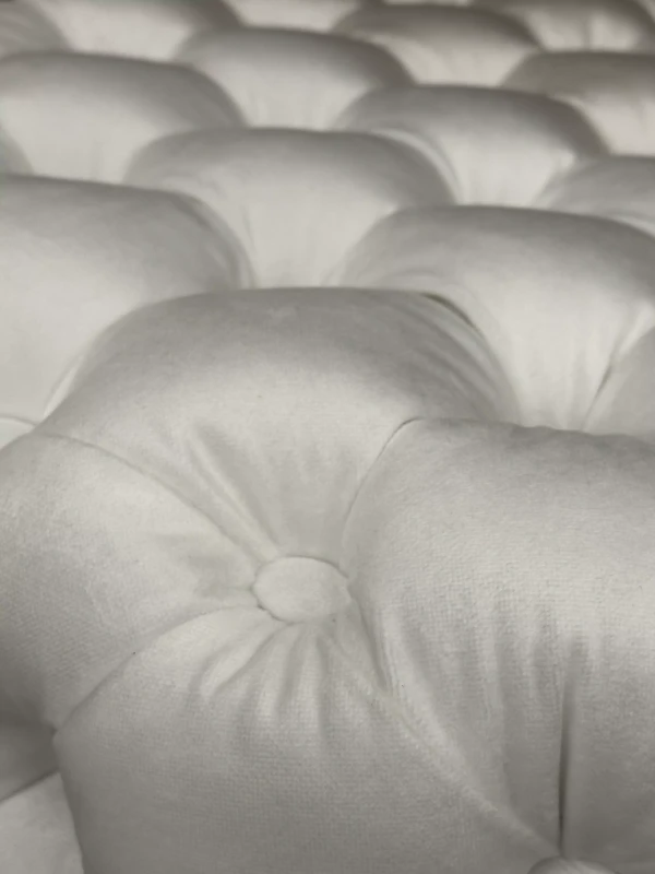 Pikowana-pufa-w-stylu-glamour-Oslo