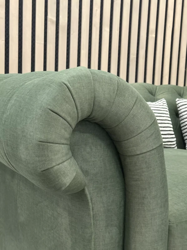 Podłokietnik-sofa-z-funckją-spania-chesterfield-Castello