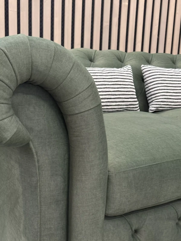 Pikowana-sofa-z-funckją-spania-chesterfield-Castello