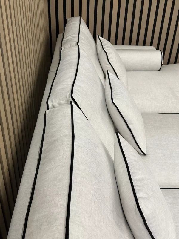 Poduszki-oparciowe-narożnik-z-ozdobną-lamówką-Anita