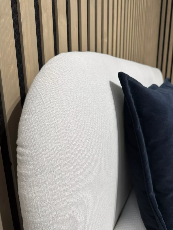 Zaoblony zagłówek łóżko Oliviero ze zdejmowanym pokrowcem