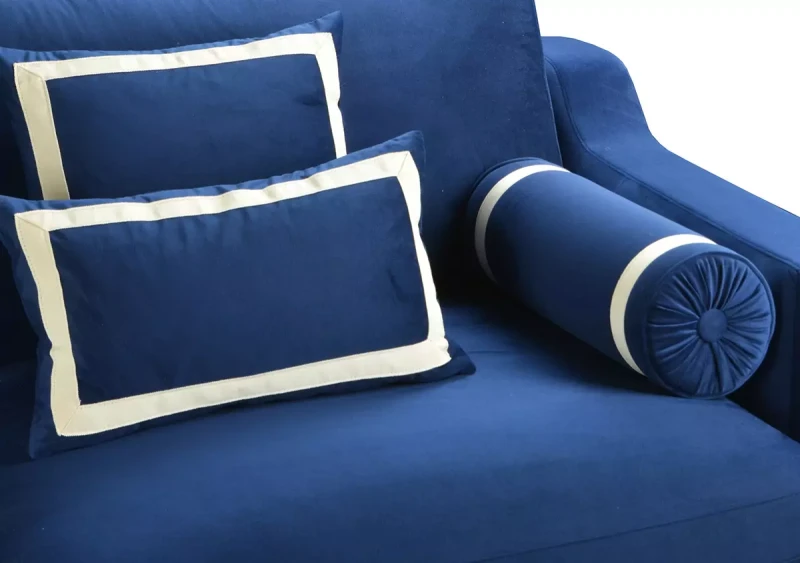 Poduszka wałek z ozdobną lamówką, taśmą bawełnianą i guzikiem