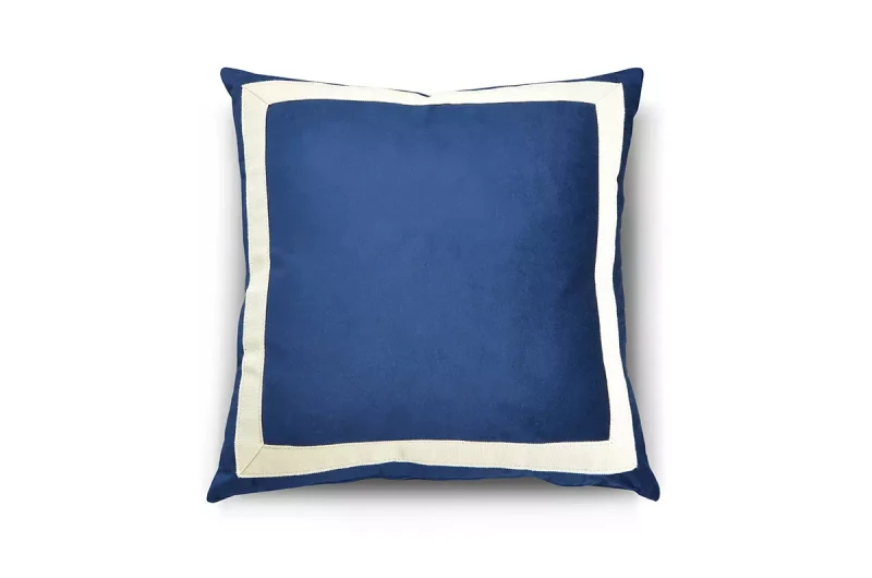 Poduszka kwadratowa z ozdobną taśmą bawełnianą Colette