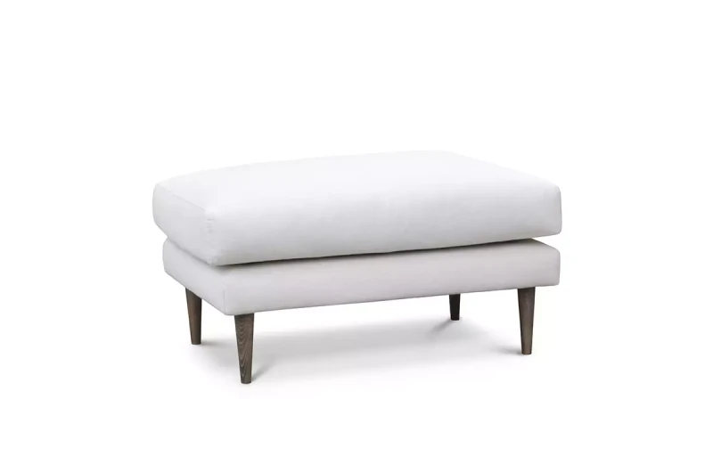 Klasyczna-i-wygodna-pufa-w-stylu-modern-classic-Marcello