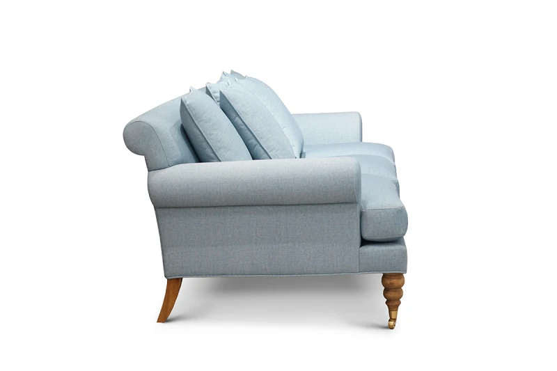 Sofa-w-stylu-angielskim-Carmen-na-wysokich-nogach